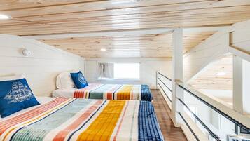 2 bedrooms, desk, iron/ironing board, travel cot