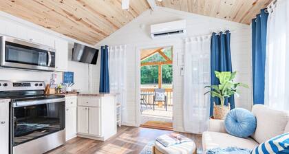 Heron Haus-Nautical Themed Pet-Friendly Tiny Home Near Lake Guntersville