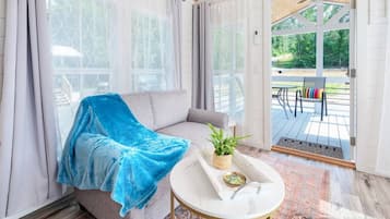 Smart TV, libros y biblioteca musical