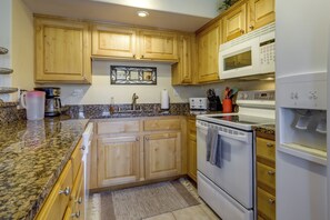Dishwasher, toaster, cookware/dishes/utensils, dining tables - Mesquite Condo w/ Community Pool & Hot Tub! (Mesquite)
