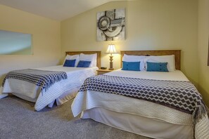 3 bedrooms, iron/ironing board, WiFi, bed sheets - Mesquite Condo w/ Community Pool & Hot Tub! (Mesquite)