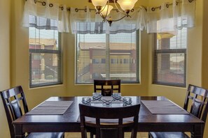 Dining - Mesquite Condo w/ Community Pool & Hot Tub! (Mesquite)