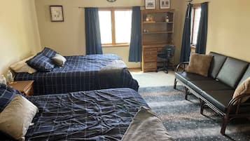 3 bedrooms, iron/ironing board, WiFi, bed sheets