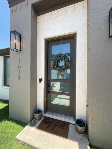 Country Chic only 10 minutes away from TTU. 
Pet friendly!