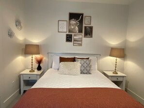 3 quartos, ferros/tábuas de passar roupa, Wi-Fi, roupa de cama