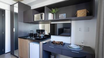 Apartemen Basic | Dapur pribadi | Lemari es dan peralatan masak/sendok-piring