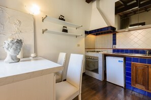 Kühlschrank, Ofen, Herdplatte, Geschirrspüler