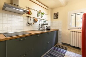 Kühlschrank, Herdplatte, Geschirrspüler