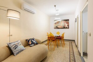 Living area - Osteria del Guanto in Florence by Mmega (Firenze)