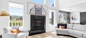 Hot Tub, Pickleball, Theater Room, Game Room!