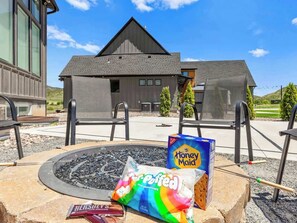 Property grounds - Hot Tub, Pickleball, Theater Room, Game Room! (Lava Hot Springs)