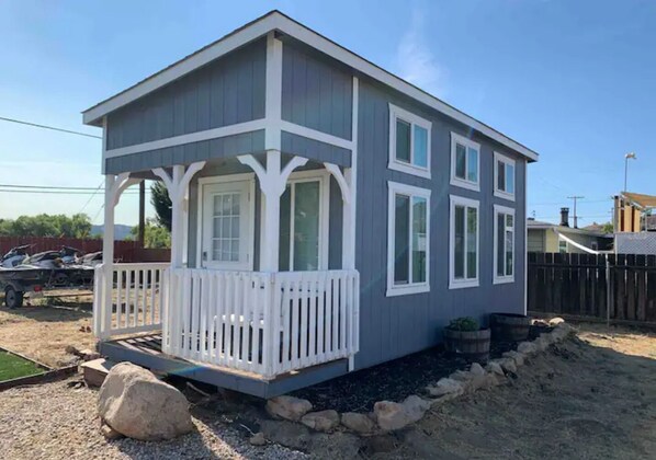 Exterior - Cute Tiny House in Lakeside (Lakeside)