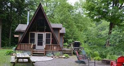 Wilderness Maple Leaf Cabin on Private Lake