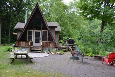 Wilderness Maple Leaf Cabin on Private Lake
