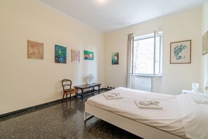 1 habitación, tabla de planchar con plancha, internet y ropa de cama 
