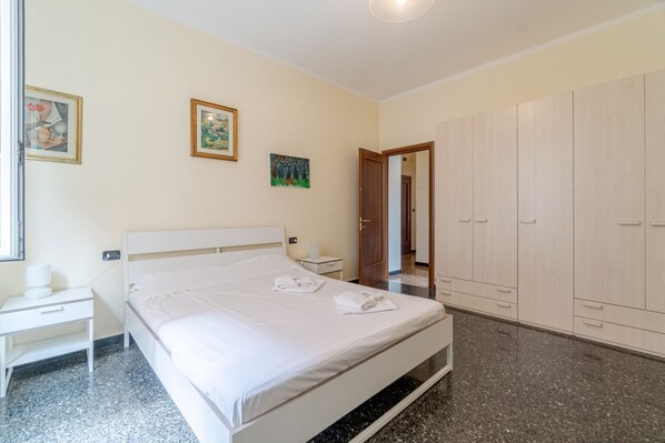 1 bedroom, iron/ironing board, Internet, bed sheets