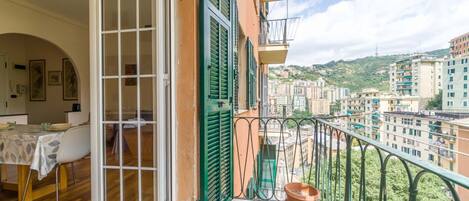 تناول الطعام بالخارج