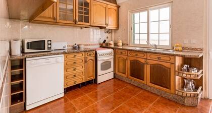 JOIVy Superb house w/ garden & patio