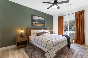 2 soverom, strykejern/-brett, reiseseng for barn og wi-fi