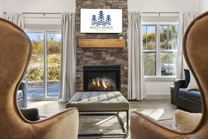 Interior - Misty River Retreat🌲 Fire Pit  🔥  Hot Tub 💦 Lake Taneycomo Access (Hollister)