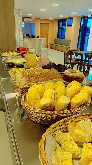 Daily buffet breakfast for a fee - Hotel Monte Libano (Florianópolis)