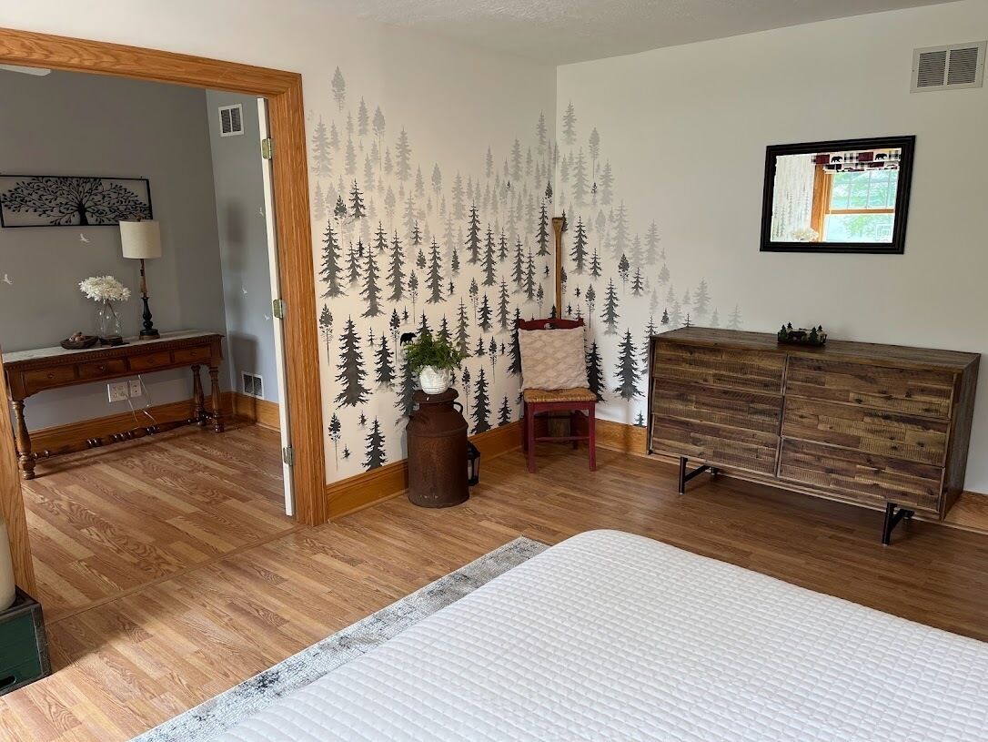 Suíte com design assinado, 1 cama King e sofá-cama, vista para o jardim | Individualmente mobiliados, cortinas blackout