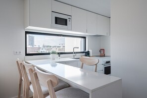 Réfrigérateur, micro-ondes, four, lave-vaisselle