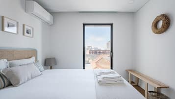 1 bedroom, desk, iron/ironing board, internet