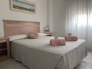 2 makuuhuonetta, silitysrauta/-lauta, Wi-Fi, vuodevaatteet