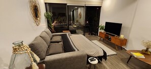 Una Smart TV, libros