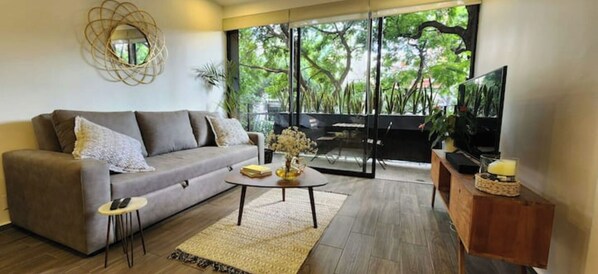 Una Smart TV, libros