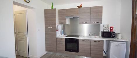 Kühlschrank, Mikrowelle, Ofen, Geschirrspüler