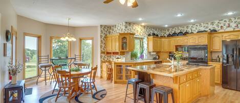 Fridge, microwave, stovetop, dishwasher