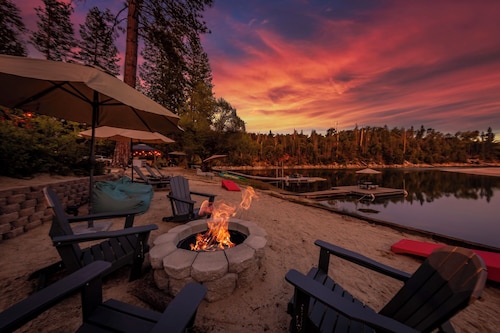 Lakefront Cabin with Private Beach, Redwood Dock, Kayaks & Stargazing Dome