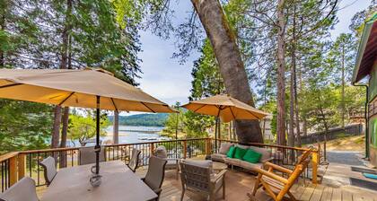 Lakefront Retreat in Willow Cove w Private Beach • Spa • Star Dome • Cottage