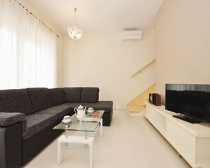 House | 2 bedrooms - Holiday Houses, Villas Silvi - With Large Terrace (Zadar)