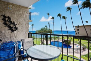 Outdoor dining - Kanai a Nalu 314 - Modern, Renovated, Oceanfront Condo, Breathtaking Views, AC! (Wailuku)