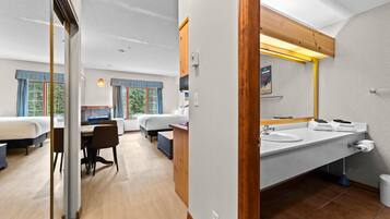 Iron/ironing board, WiFi, bed sheets