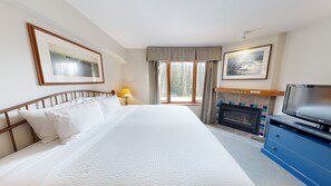 Iron/ironing board, WiFi, bed sheets, wheelchair access