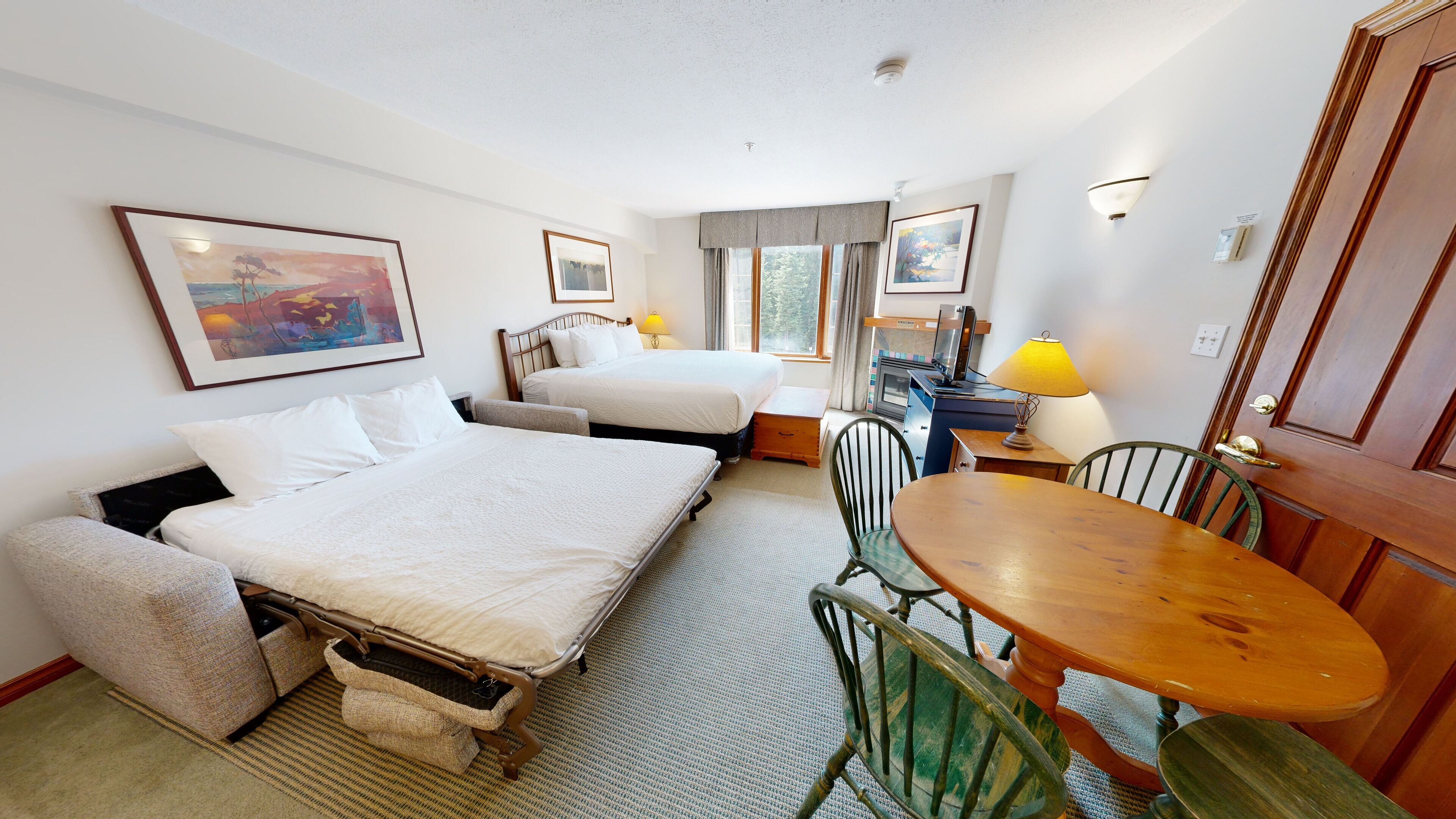 Iron/ironing board, WiFi, bed sheets, wheelchair access