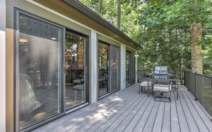 Outdoor dining - Villa on 9 - Fireside Sips, Golf Views & Exclusive Extras in Big Canoe (Jasper)