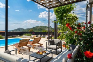 House | 2 bedrooms - Holiday Houses, Villas Pax - With Pool (Marina)