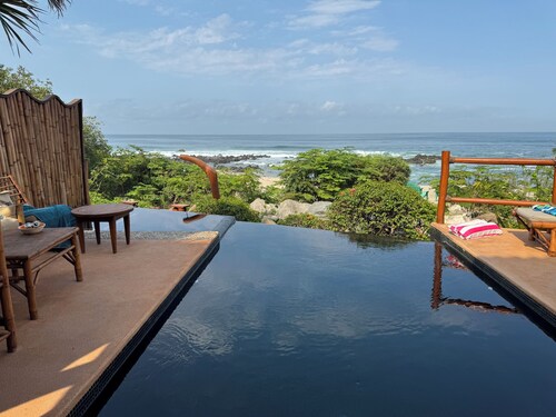 Beachfront Luxury home /w hot tub and infinity pool