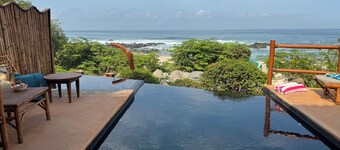 Beachfront Luxury home /w hot tub and infinity pool