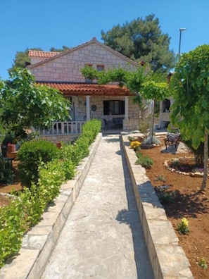 المنشأة من الخارج