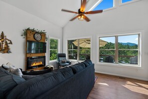 TV, peis, videospill og bordtennis