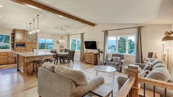 Fernseher, Kamin, DVD-Player, Tischfußball