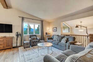 Fernseher, Kamin, DVD-Player, Tischfußball