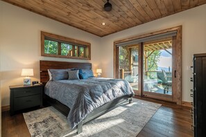 6 bedrooms, iron/ironing board, WiFi, bed sheets