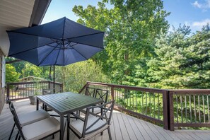 Outdoor dining - Mountaintop Ridge | Near Asheville with Pool, Fire Pit, and Ranging Views (Fairview)